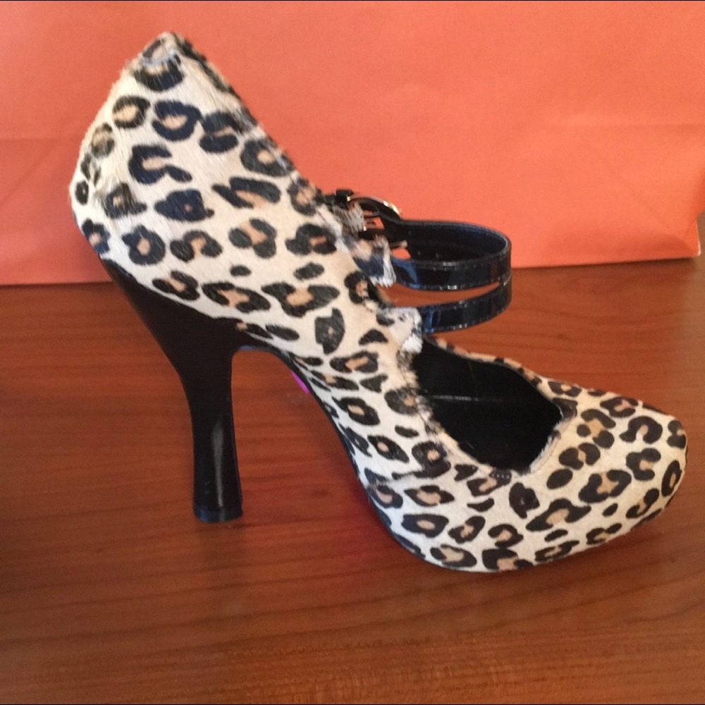 ⭐️BETSEY JOHNSON COW HAIR HEELS 💯AUTHENTIC - Picture 4 of 9